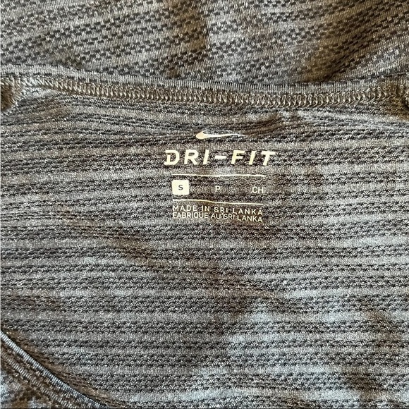 Nike DRI-FIT Knit Athletic Short Sleeve Tee Size Small - Picture 2 of 8